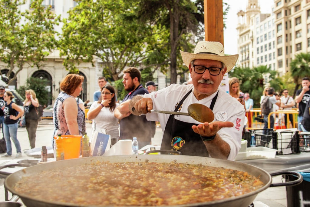 Paellas en la plaza del ayuntamiento de valencia