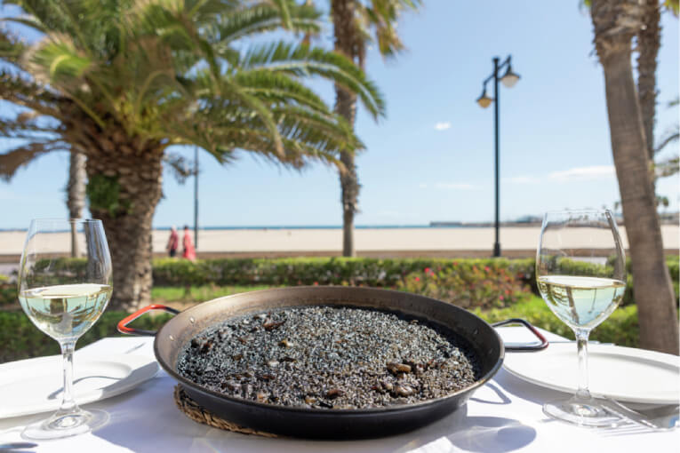 paella arroz negro playa