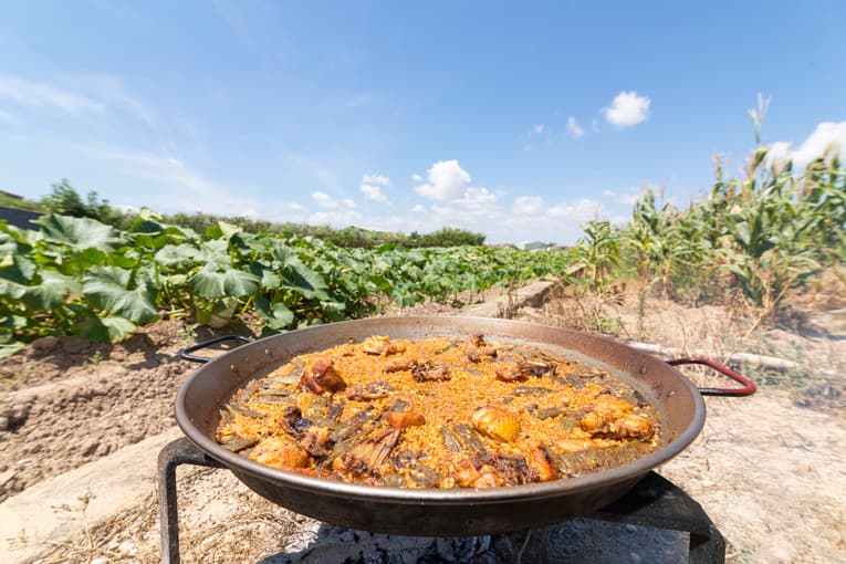 Paella en la huerta