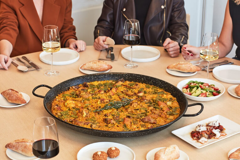 ¿Qué y dónde comer en Fallas? Consejos para disfrutar de los sabores más valencianos